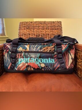 Patagonia Black Hole duffel backpack 45l carry on